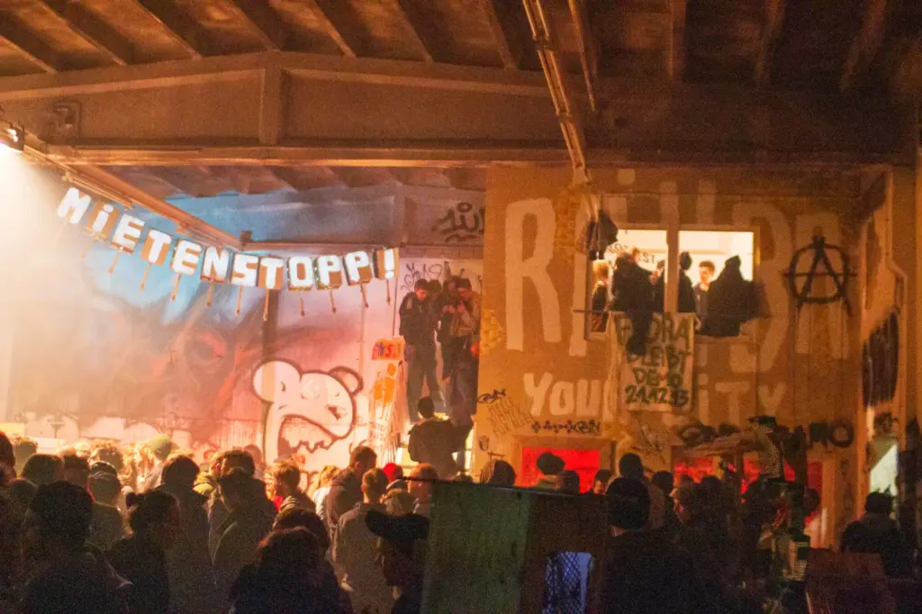 2013_12_14_ReclaimYourCity_StorkowerStr_1331_WEB